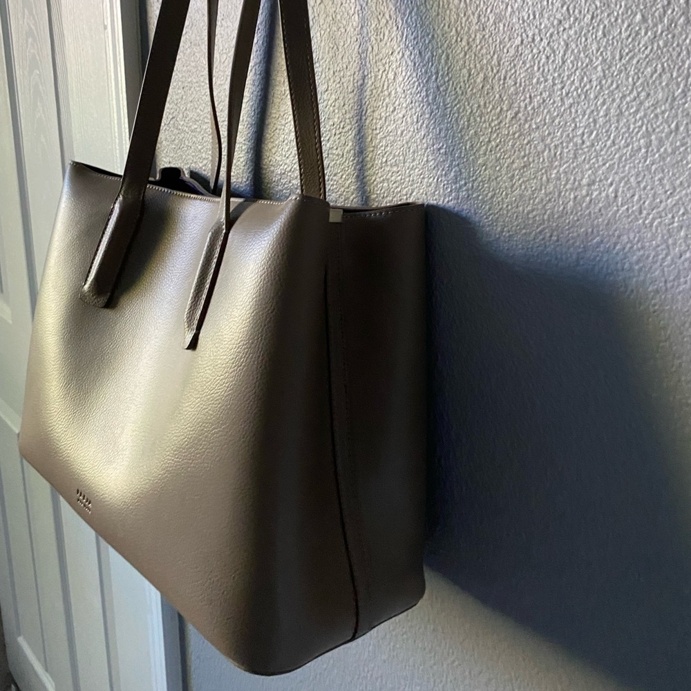 Freja NYC Linnea Taupe Tote Bag with Duster Bag - Picture 4 of 16